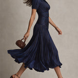 Adriana | Robe midi satinée à rayures rétro