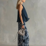 Chloé | Ensemble élégant avec haut dos nu bleu marine et pantalon large imprimé