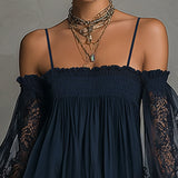 Noémie | Robe courte en mousseline bleu marine à épaules dénudées et finitions dentelle