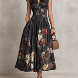 Violette | Robe midi en satin plissé noir à imprimé floral et encolure goutte d'eau
