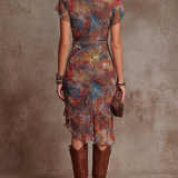 Martina | Robe midi plissée à col en V et imprimé d'art abstrait style bohème