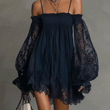 Noémie | Robe courte en mousseline bleu marine à épaules dénudées et finitions dentelle